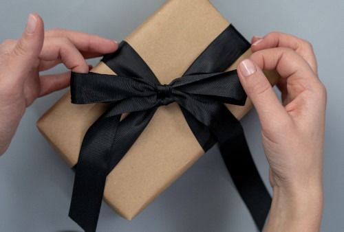 5 sposobów, jak zapakować prezent