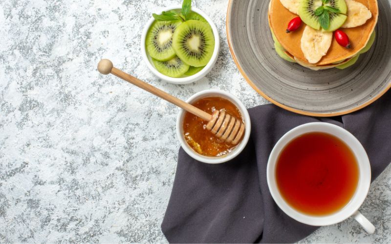 Herbata z miodem - jak odpowiednio łączyć smaki