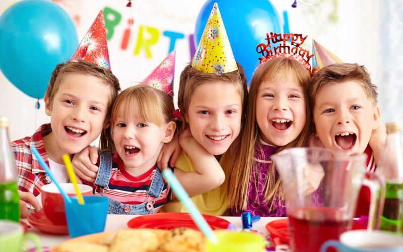 Jakie słodycze wybrać na imprezę urodzinową dla dzieci